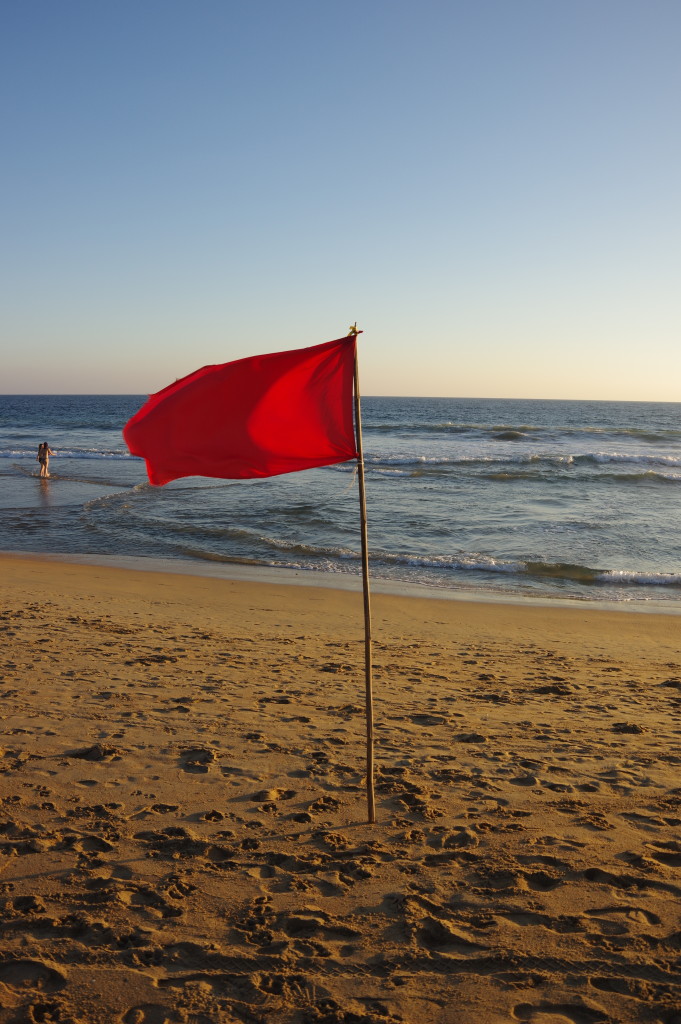 The red flag means "danger" - or sometimes rather "sorry, there is no lifeguard today"