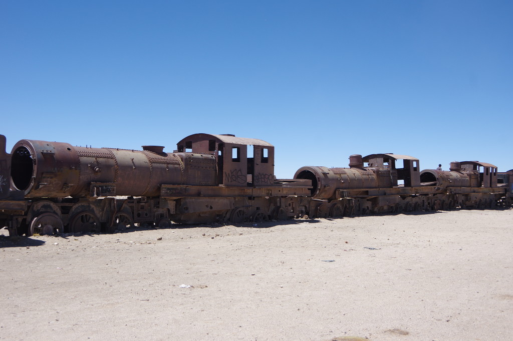Steam engine cemetery in the desert - a stop of all the tours